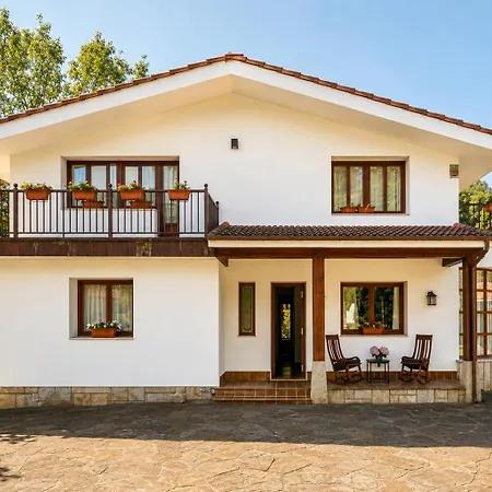 Preciosa Y Amplia Casa Con Piscina Liendo