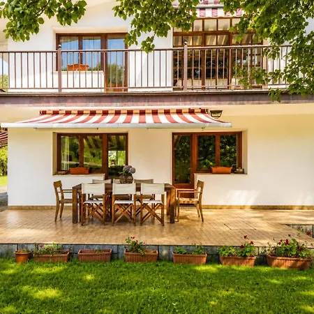 Preciosa Y Amplia Casa Con Piscina