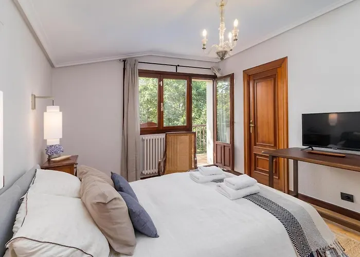 Preciosa Y Amplia Casa Con Piscina Liendo