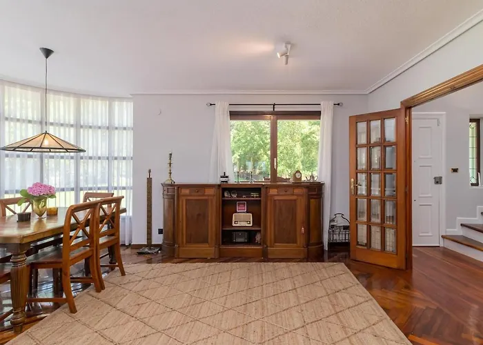 Preciosa Y Amplia Casa Con Piscina Holiday home *