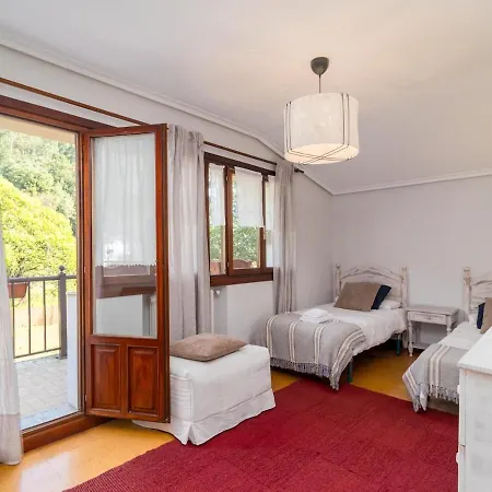 Preciosa Y Amplia Casa Con Piscina * Liendo