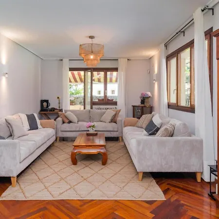 Preciosa Y Amplia Casa Con Piscina *