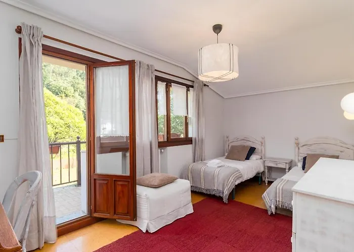 Preciosa Y Amplia Casa Con Piscina * لييندو