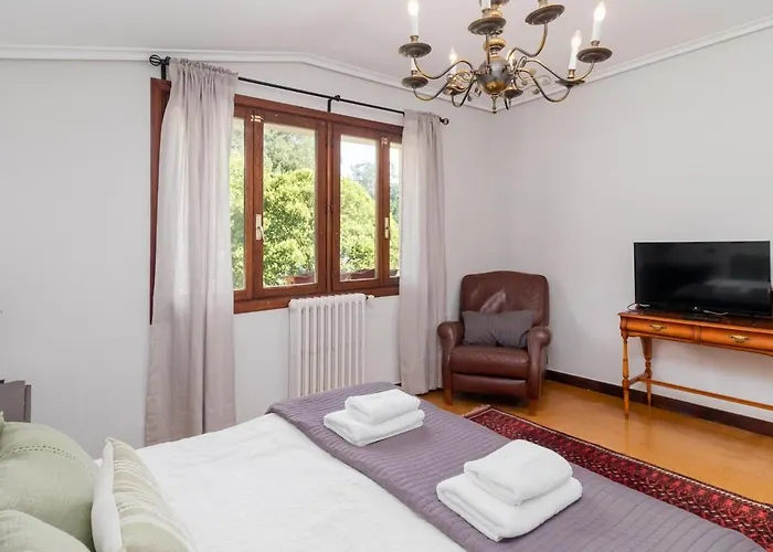 Preciosa Y Amplia Casa Con Piscina بيت للعطل لييندو