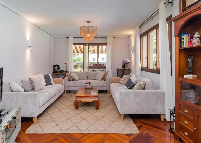 Preciosa Y Amplia Casa Con Piscina *